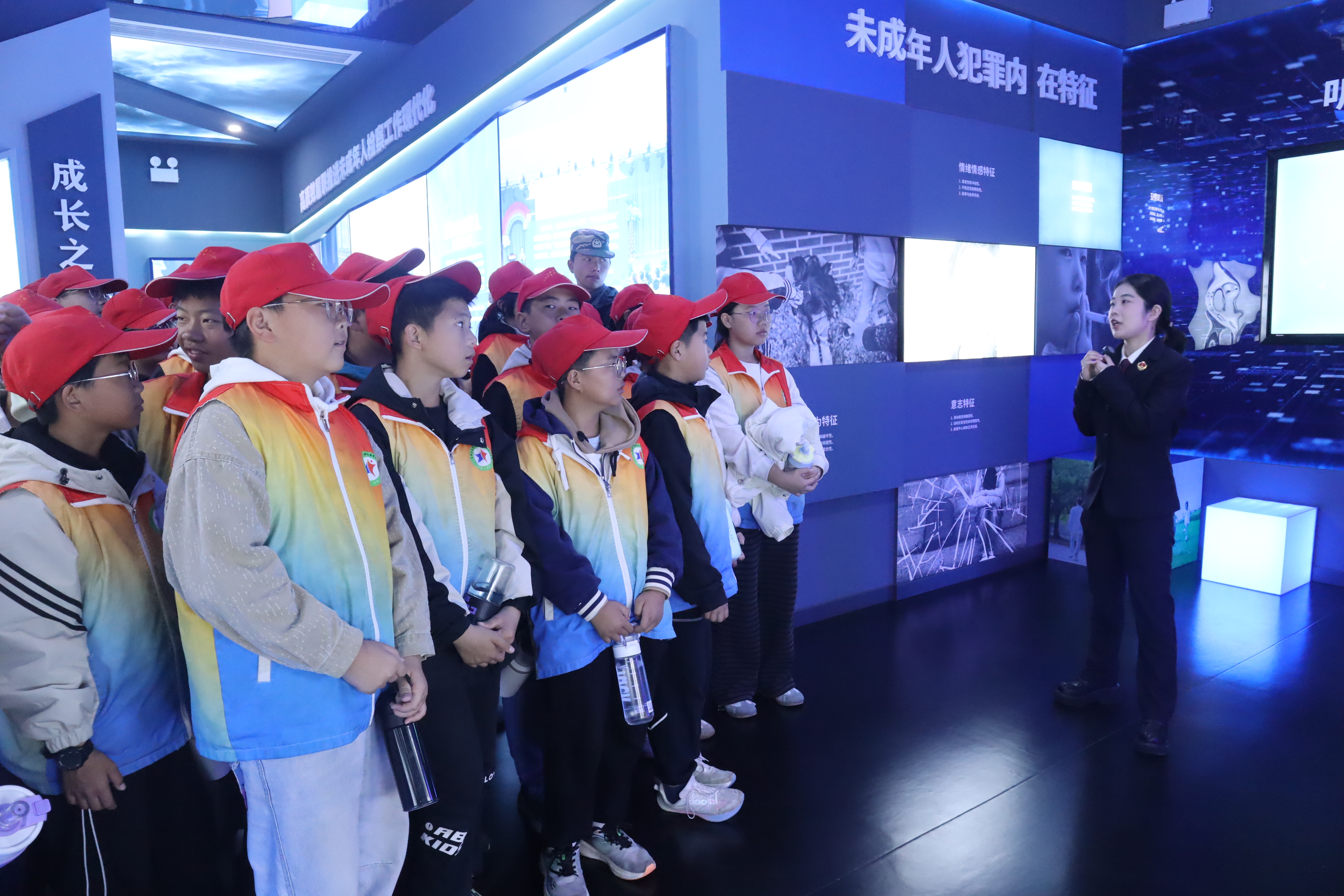 200余名学生走进检察院 接受沉浸式法治教育